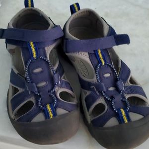 Keen kids size 2